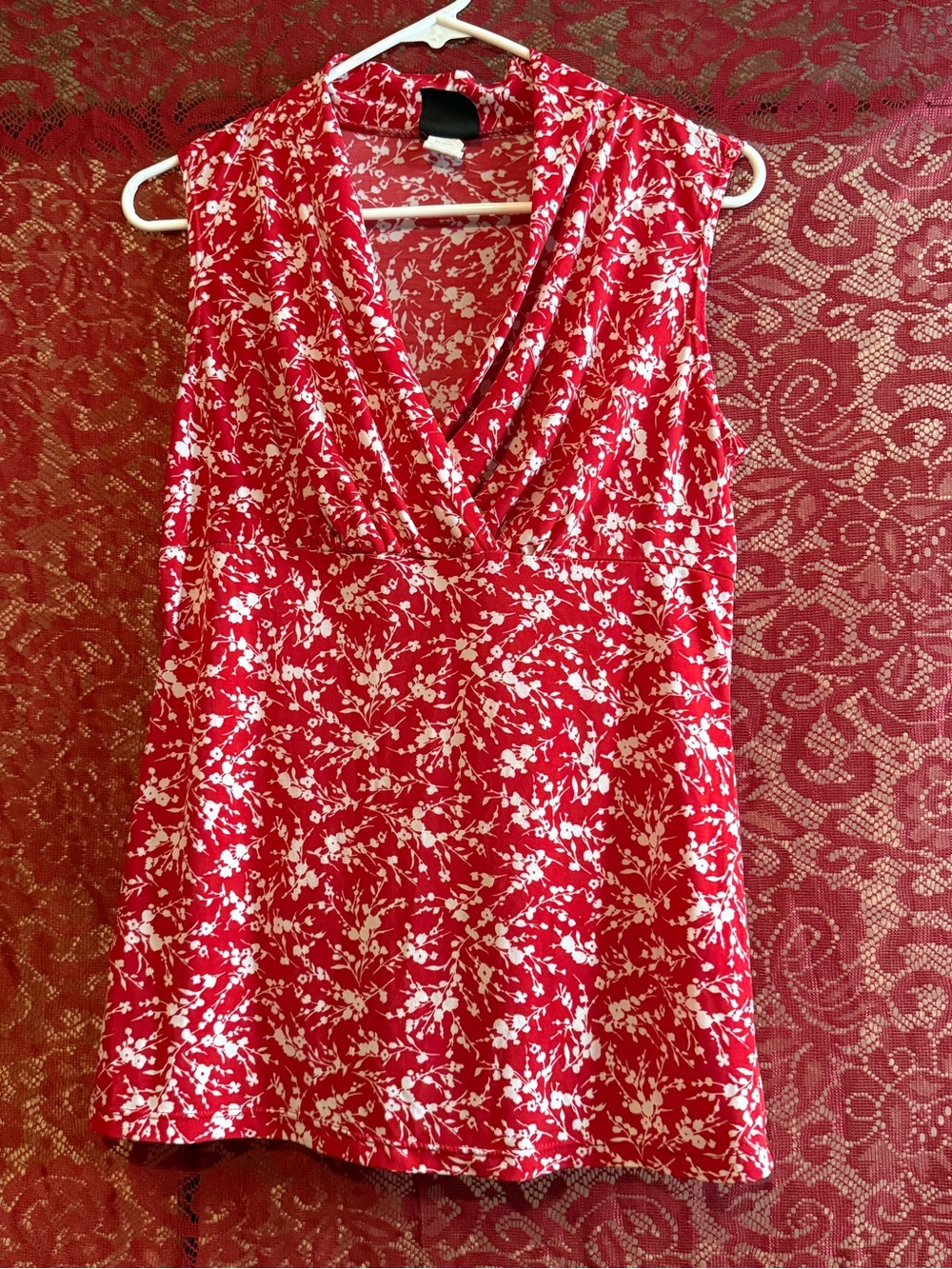 JKLA California Red Floral Surplice V-Neck Sleeveless Top Small